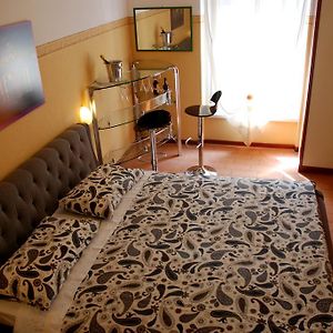 Camera con letto king size
